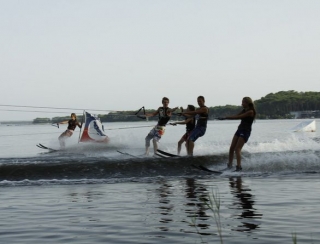  Esquí acuático en grupo